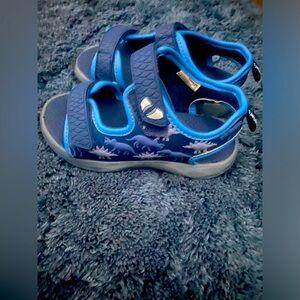 Carters boy size 9 Velcro sandals